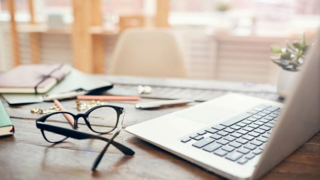 Предлагат родителите на деца до 12 г. да могат да работят дистанционно лятото